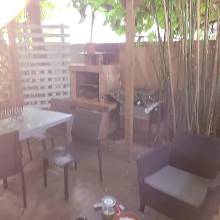 Joli Rez De Jardin *