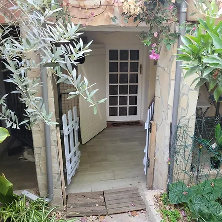 Joli Rez De Jardin Apartment